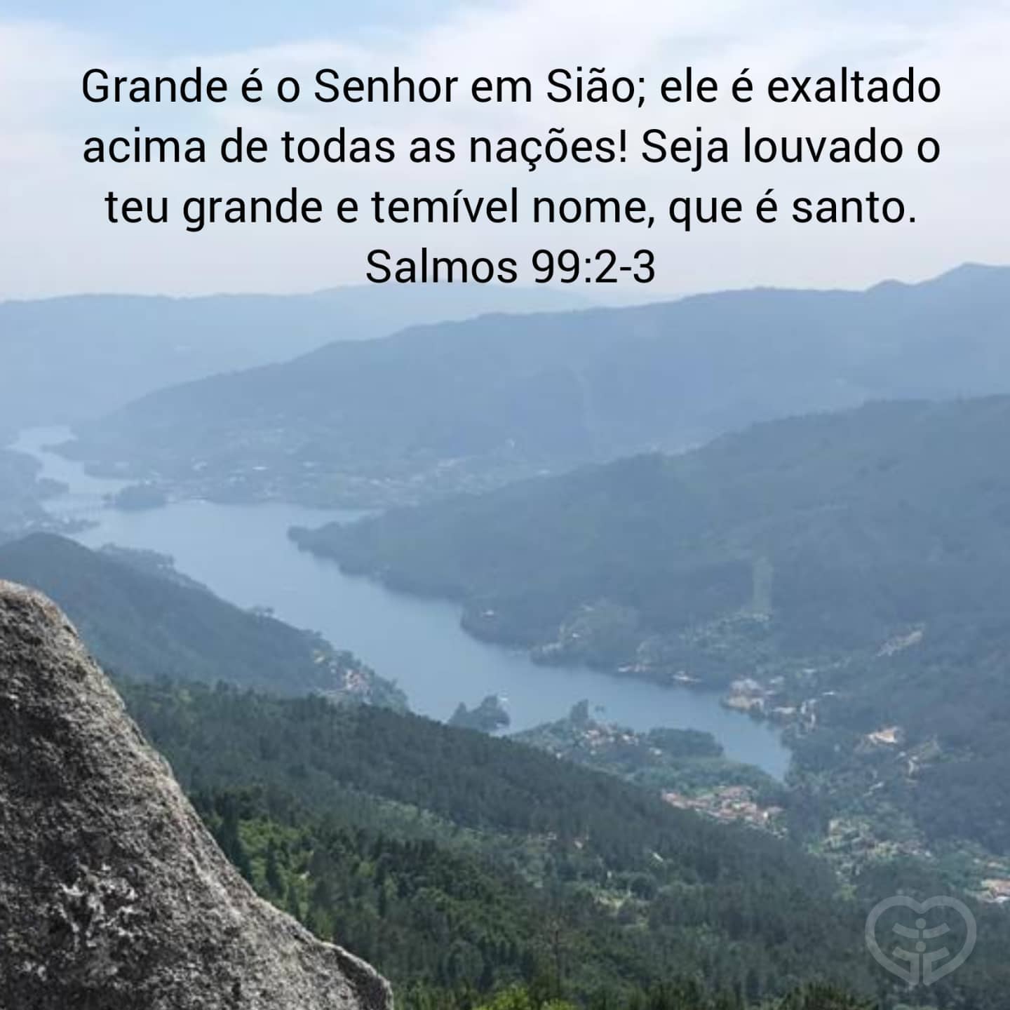 Salmos 99:2-3