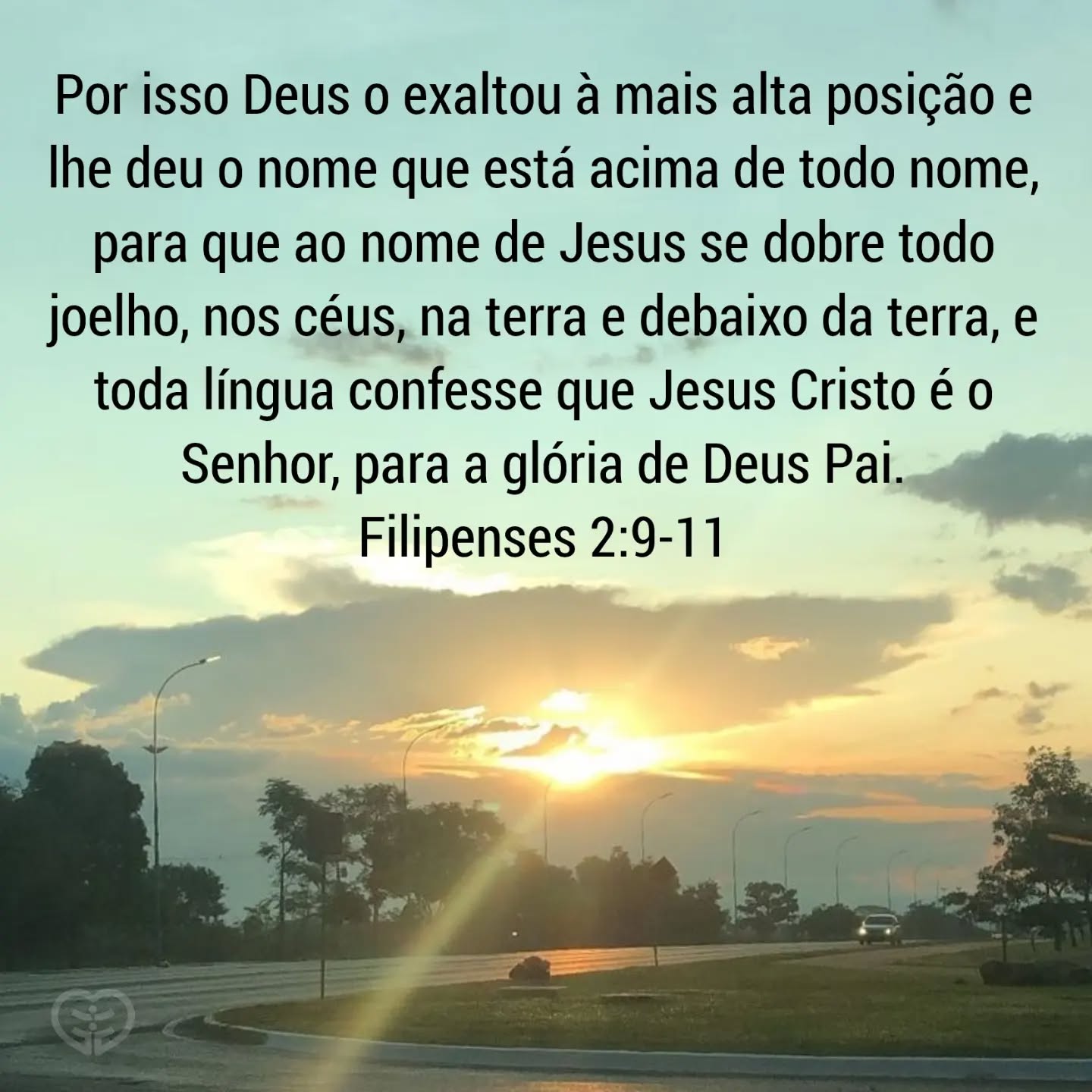 Filipenses 2:9-11